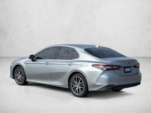 2022 Toyota Camry Hybrid XLE