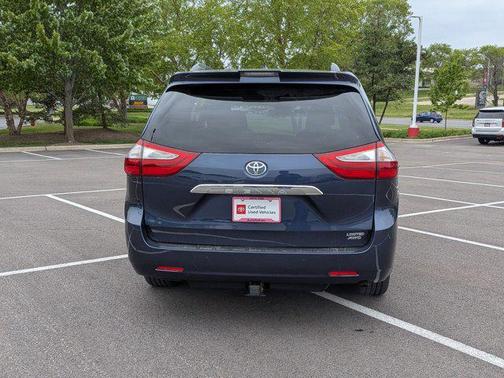 Parisian Night Pearl 2019 Toyota Sienna Limited Premium