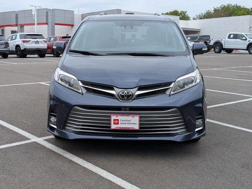 Parisian Night Pearl 2019 Toyota Sienna Limited Premium