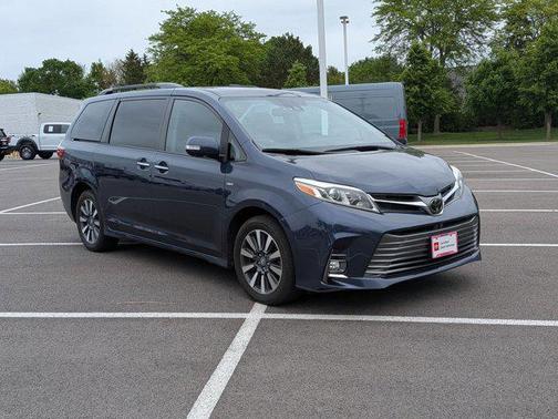 Parisian Night Pearl 2019 Toyota Sienna Limited Premium