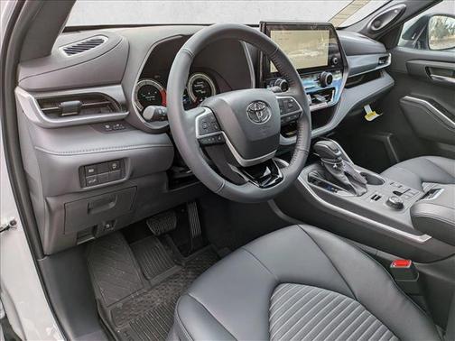 Wind Chill Pearl 2026 Toyota Highlander XSE