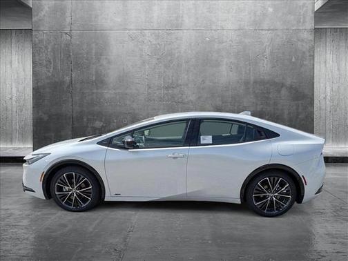 2025 Toyota Prius XLE