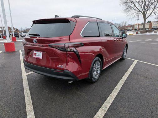 2023 Toyota Sienna XLE