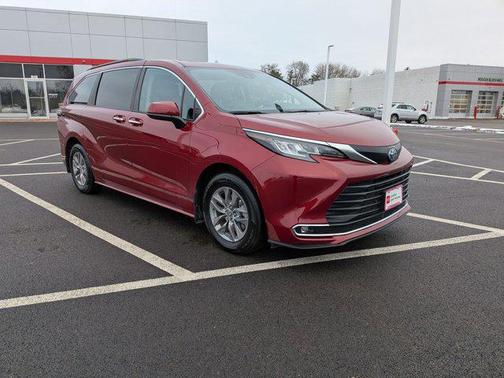 2023 Toyota Sienna XLE
