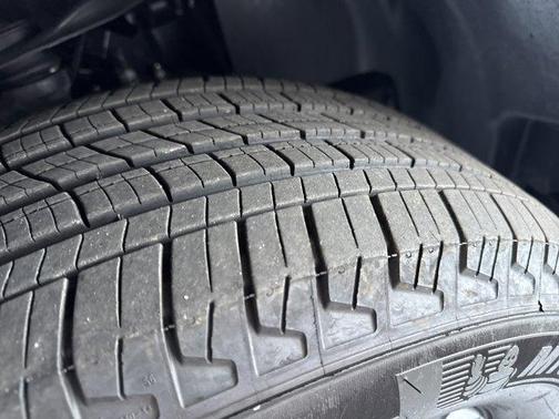 2024 Nissan Frontier SL