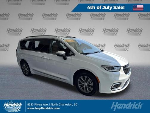 Bright White Clearcoat 2026 Chrysler Pacifica Hybrid Pinnacle