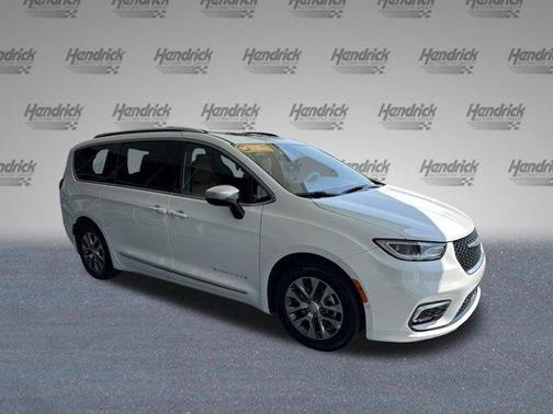 Bright White Clearcoat 2026 Chrysler Pacifica Hybrid Pinnacle