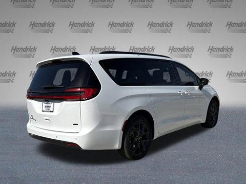 Bright White Clearcoat 2026 Chrysler Pacifica Select