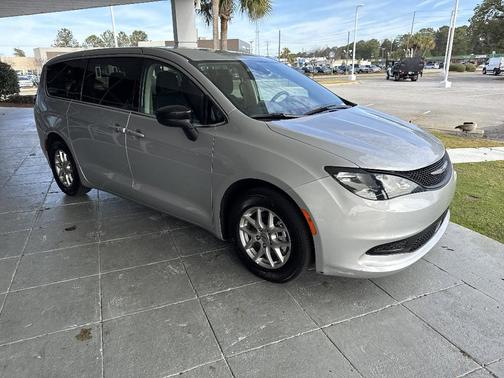 2024 Chrysler Voyager LX