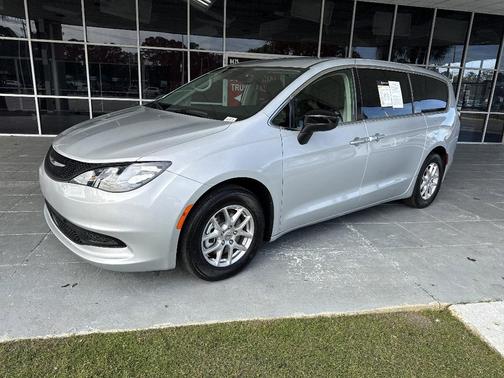 2024 Chrysler Voyager LX
