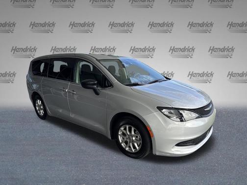 2024 Chrysler Voyager LX