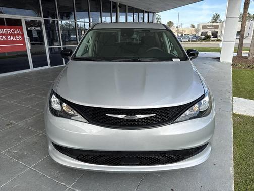 2024 Chrysler Voyager LX