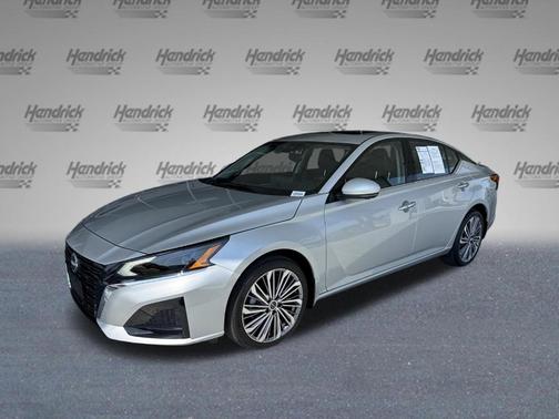 Brilliant Silver Metallic 2025 Nissan Altima SL