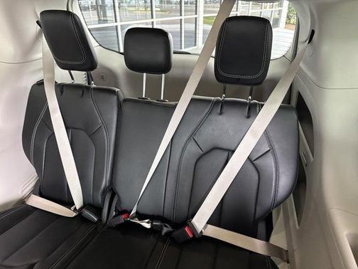 2024 Chrysler Pacifica Touring-L