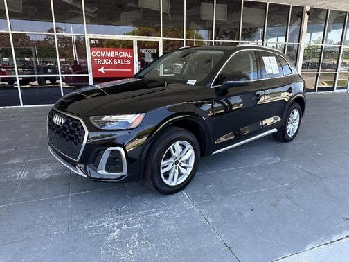 Mythos Black Metallic 2023 Audi Q5 45 S line quattro Premium