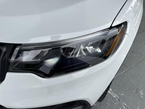 Bright White Clearcoat 2025 Jeep Compass Trailhawk