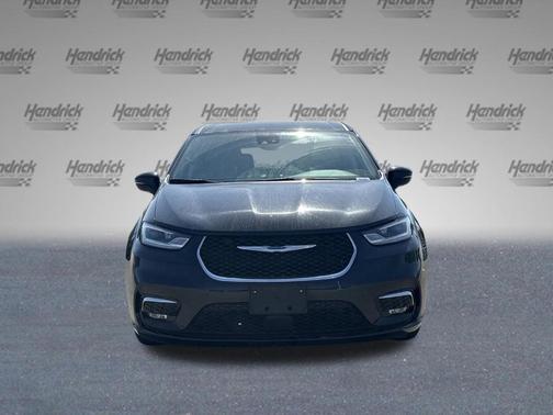 Brilliant Black Crystal Pearlcoat 2023 Chrysler Pacifica Touring-L