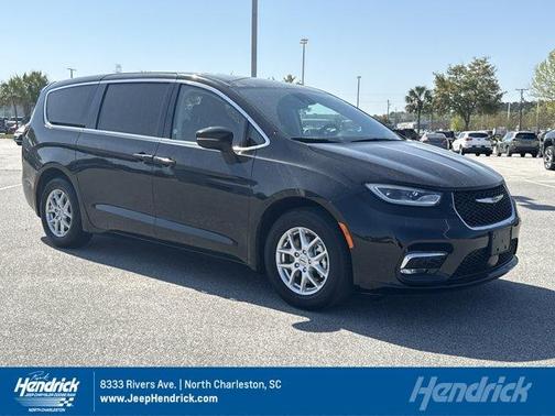 2023 Chrysler Pacifica Touring-L