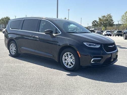 2023 Chrysler Pacifica Touring-L