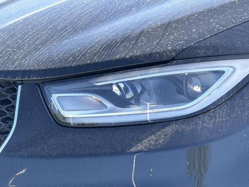 Brilliant Black Crystal Pearlcoat 2023 Chrysler Pacifica Touring-L