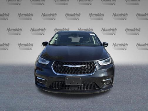 2023 Chrysler Pacifica Touring-L