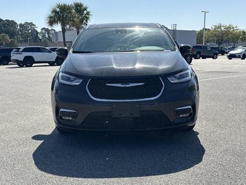 2023 Chrysler Pacifica Touring-L