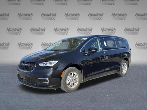 2023 Chrysler Pacifica Touring-L