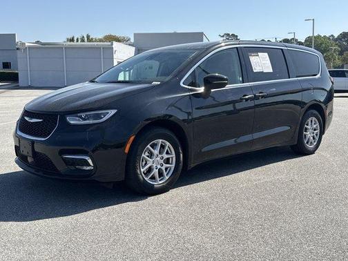 2023 Chrysler Pacifica Touring-L