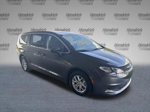 2022 Chrysler Voyager LX