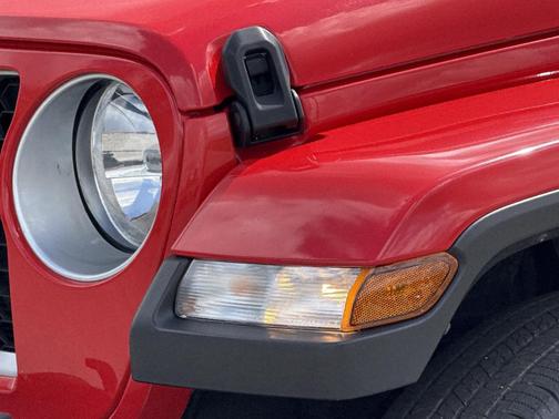 Firecracker Red Clearcoat 2023 Jeep Gladiator Overland