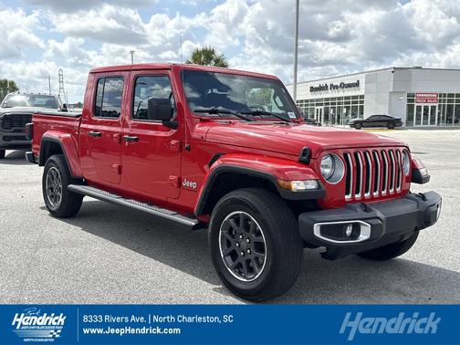 Firecracker Red Clearcoat 2023 Jeep Gladiator Overland