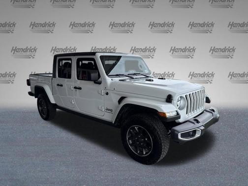Bright White Clearcoat 2023 Jeep Gladiator Overland
