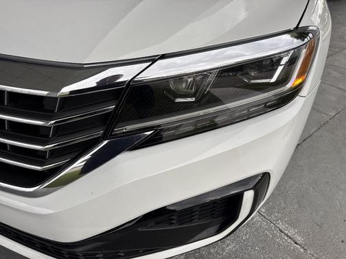 Pure White 2020 Volkswagen Passat 2.0T R-Line