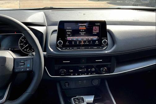 Everest White Pearl 2025 Nissan Rogue SV