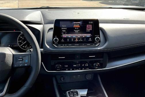 Everest White P 2025 Nissan Rogue SV