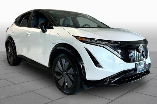 2 Tone White / Black Roof 2023 Nissan ARIYA PLATINUM+