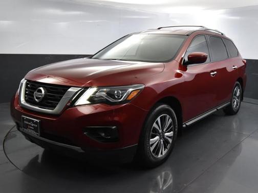 Photo 2 of 32 of 2018 Nissan Pathfinder S