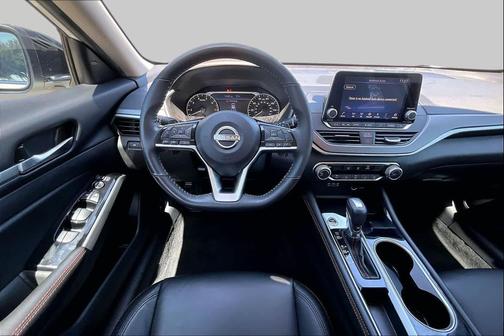 Pearl White Tricoat 2024 Nissan Altima SR FWD