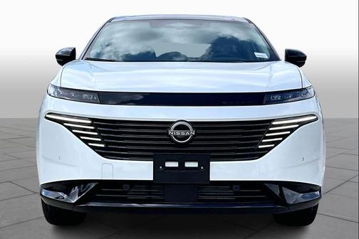 Everest White Pearl Tricoat/Super Black 2026 Nissan Murano Platinum