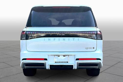 2025 INFINITI QX80 Luxe