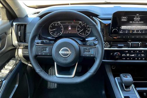 2024 Nissan Pathfinder SL