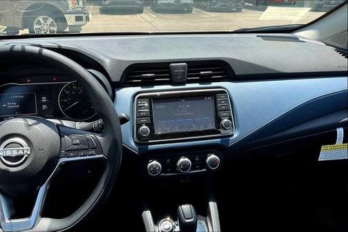 Aspen White Tricoat 2025 Nissan Versa 1.6 SV