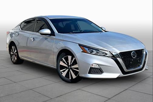 Brilliant Silver Metallic 2021 Nissan Altima 2.5 SV