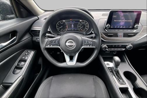 Super Black 2025 Nissan Altima SV FWD