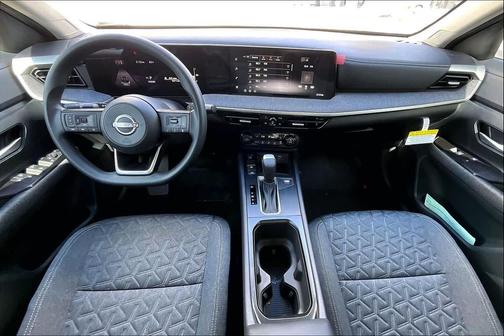 Aspen White Tricoat/Super Black 2026 Nissan Kicks SV