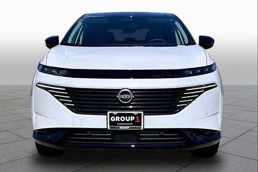 Everest White Pearl Tricoat/Super Black 2026 Nissan Murano Platinum