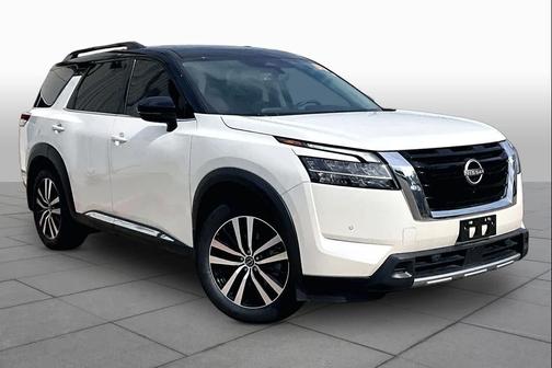 White 2024 Nissan Pathfinder Platinum