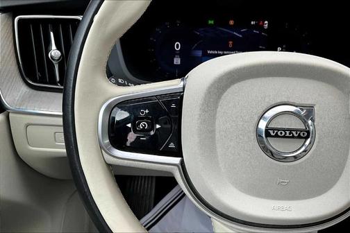 2023 Volvo XC60 B5 Plus Bright Theme