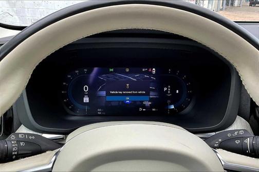2023 Volvo XC60 B5 Plus Bright Theme