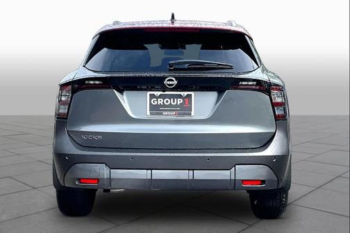 Gun Metallic/Scarlet Ember Tintcoat 2026 Nissan Kicks SV